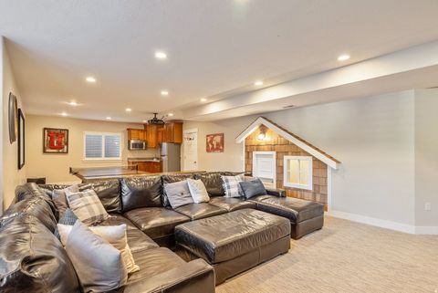 Tiny photo for 11177 S MIRIAM OAKS DR, South Jordan, UT 84095 (MLS # 2159078)