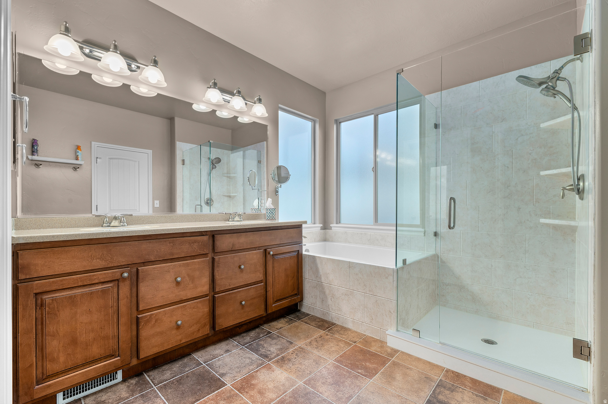 THE BENCHES - Residential