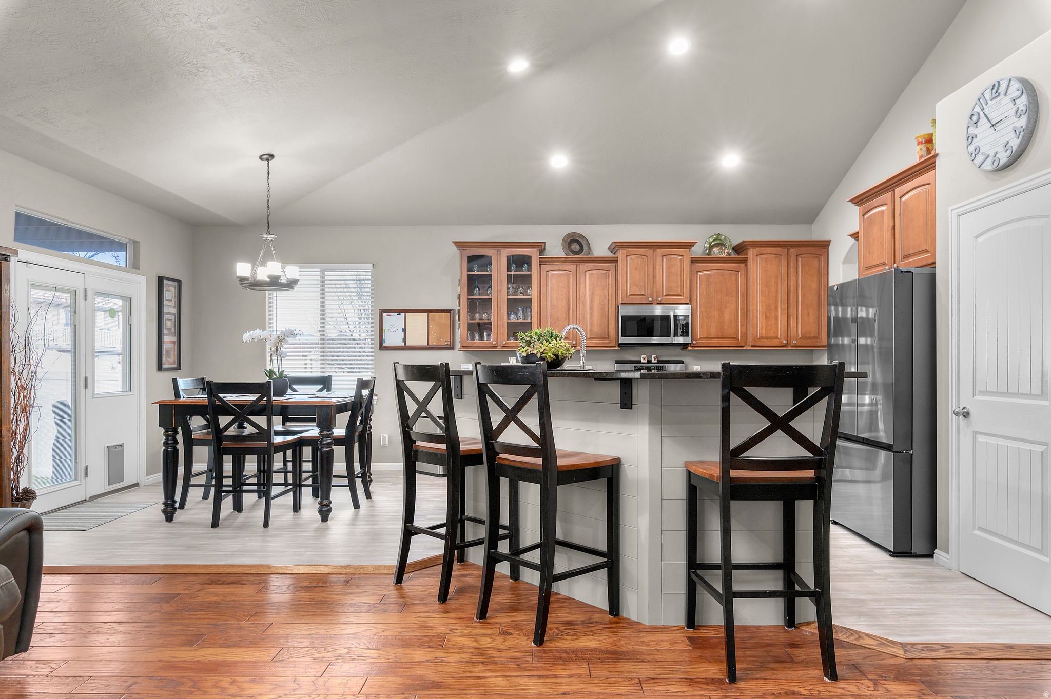 THE BENCHES - Residential