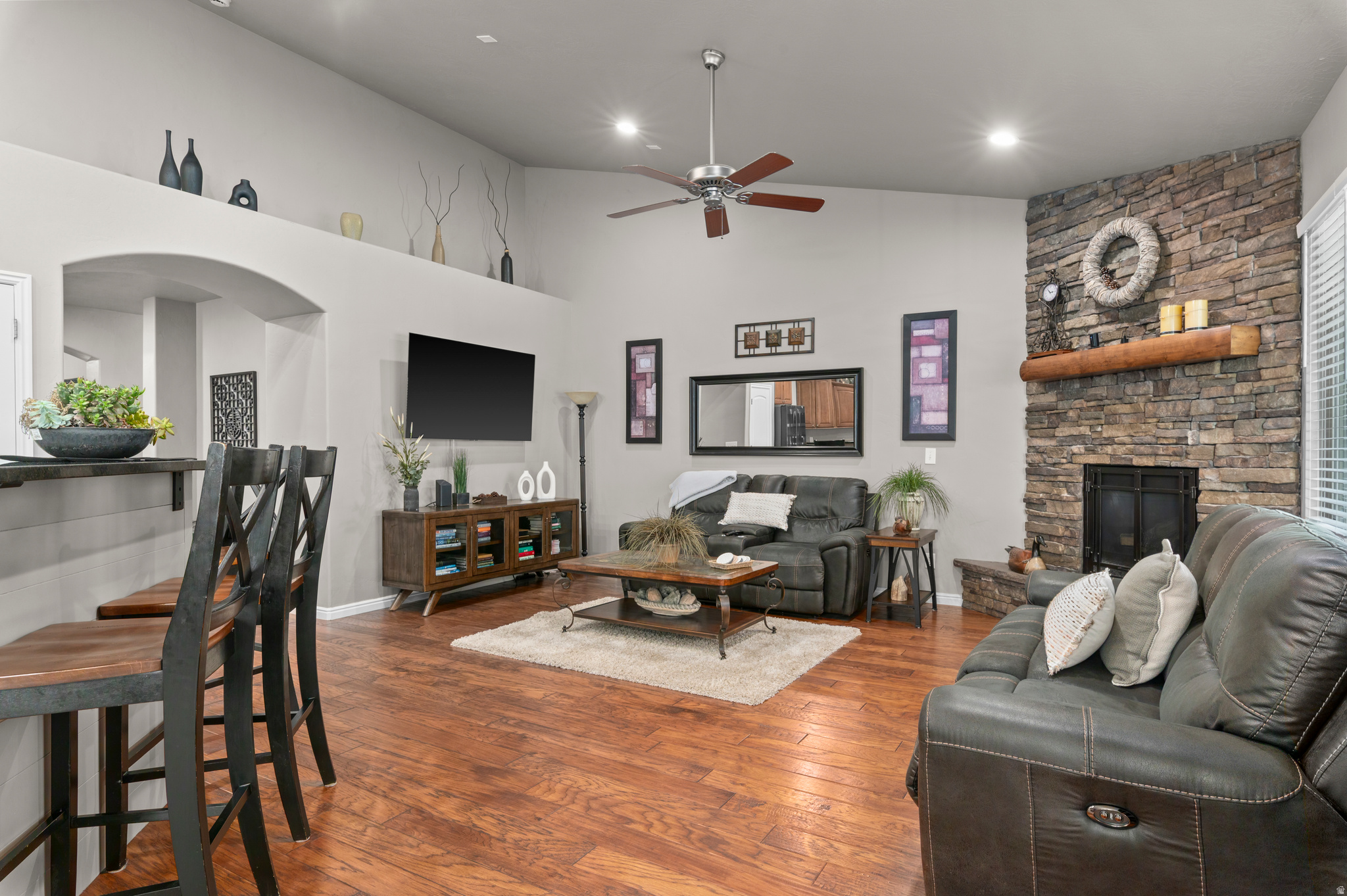 THE BENCHES - Residential