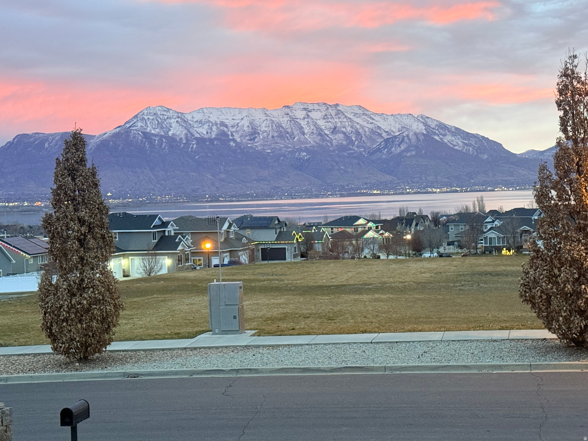 THE BENCHES - Residential