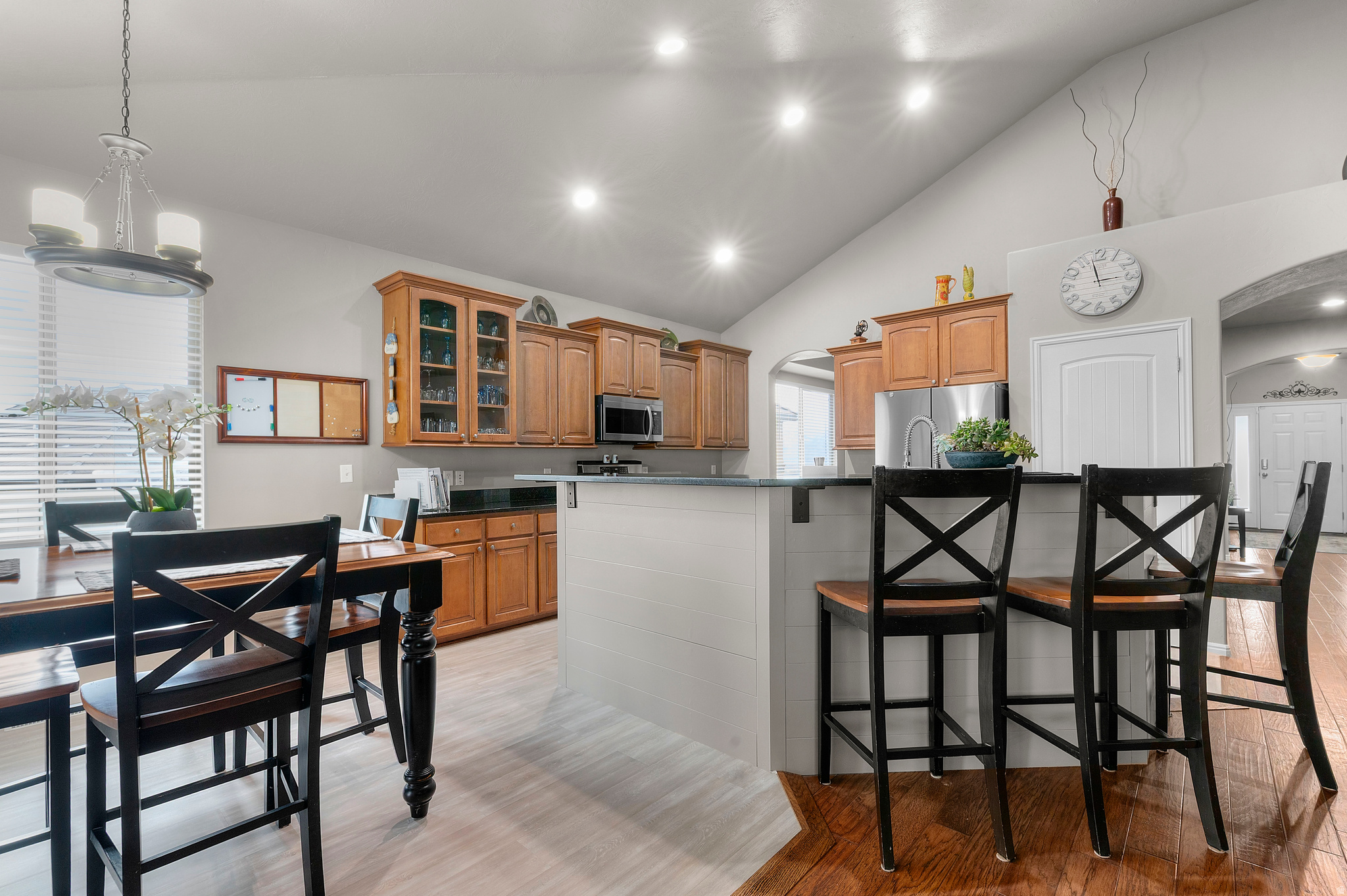 THE BENCHES - Residential