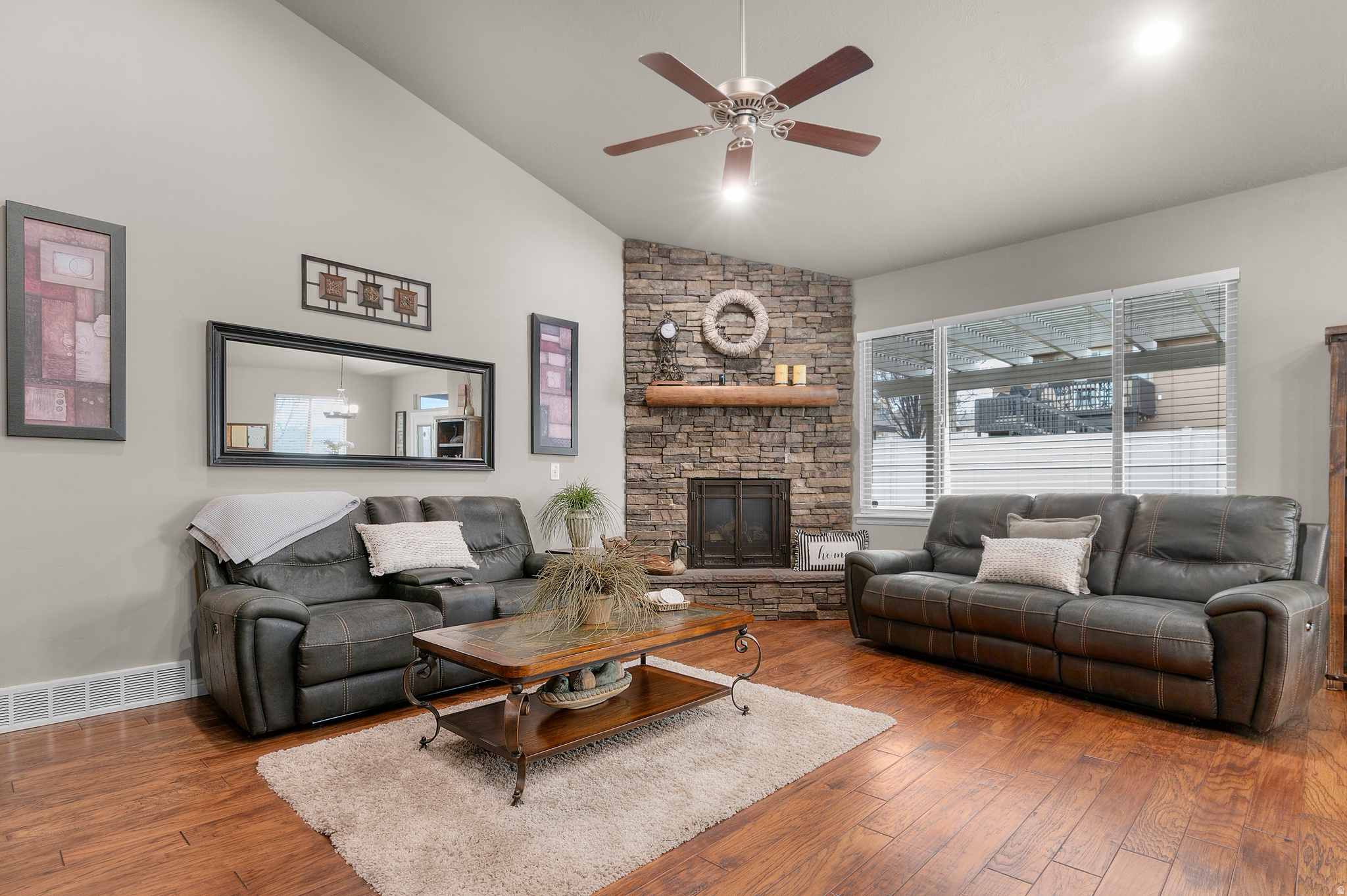 THE BENCHES - Residential