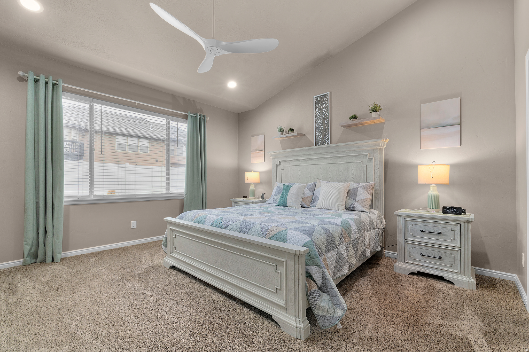 THE BENCHES - Residential