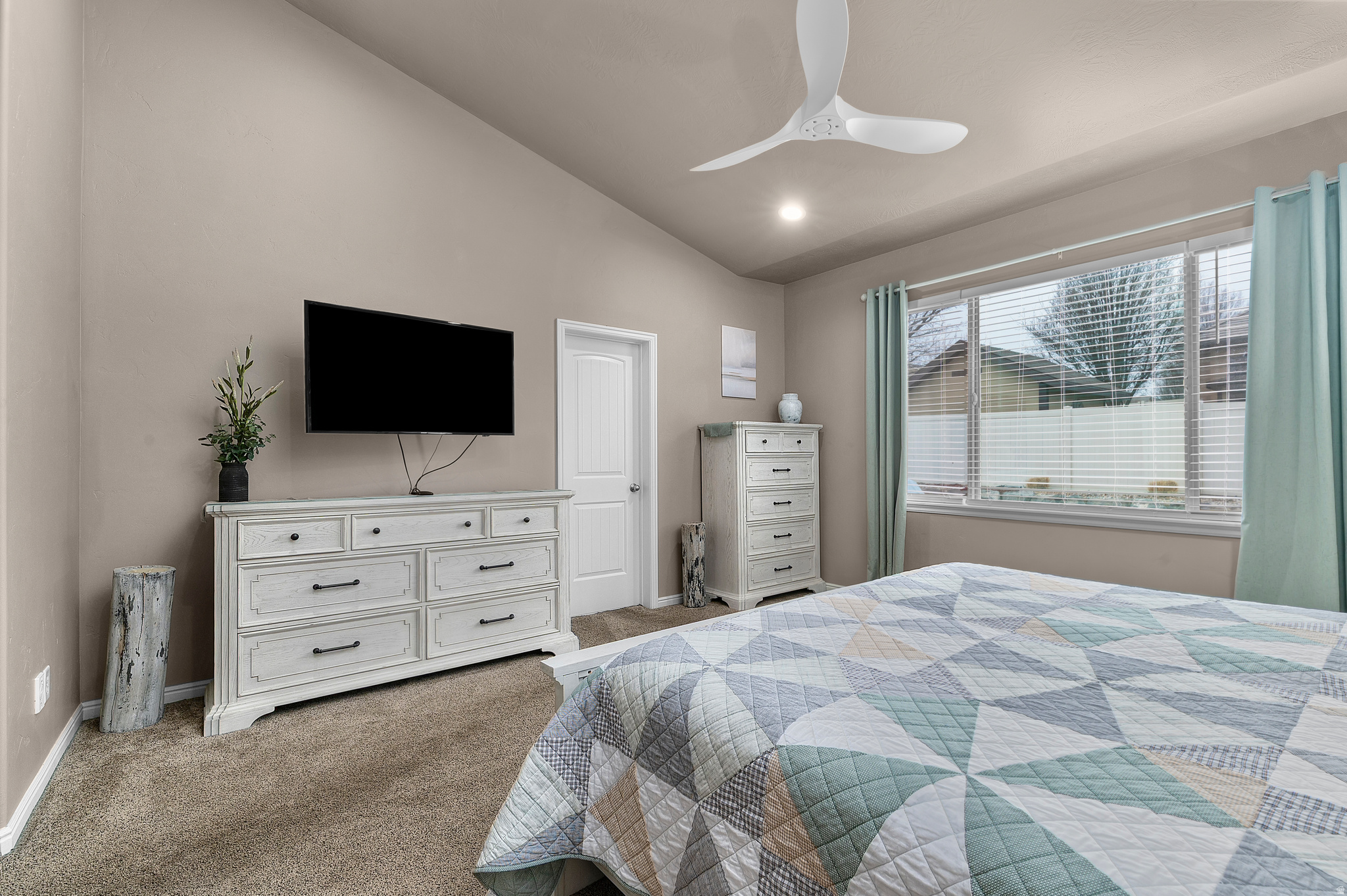 THE BENCHES - Residential