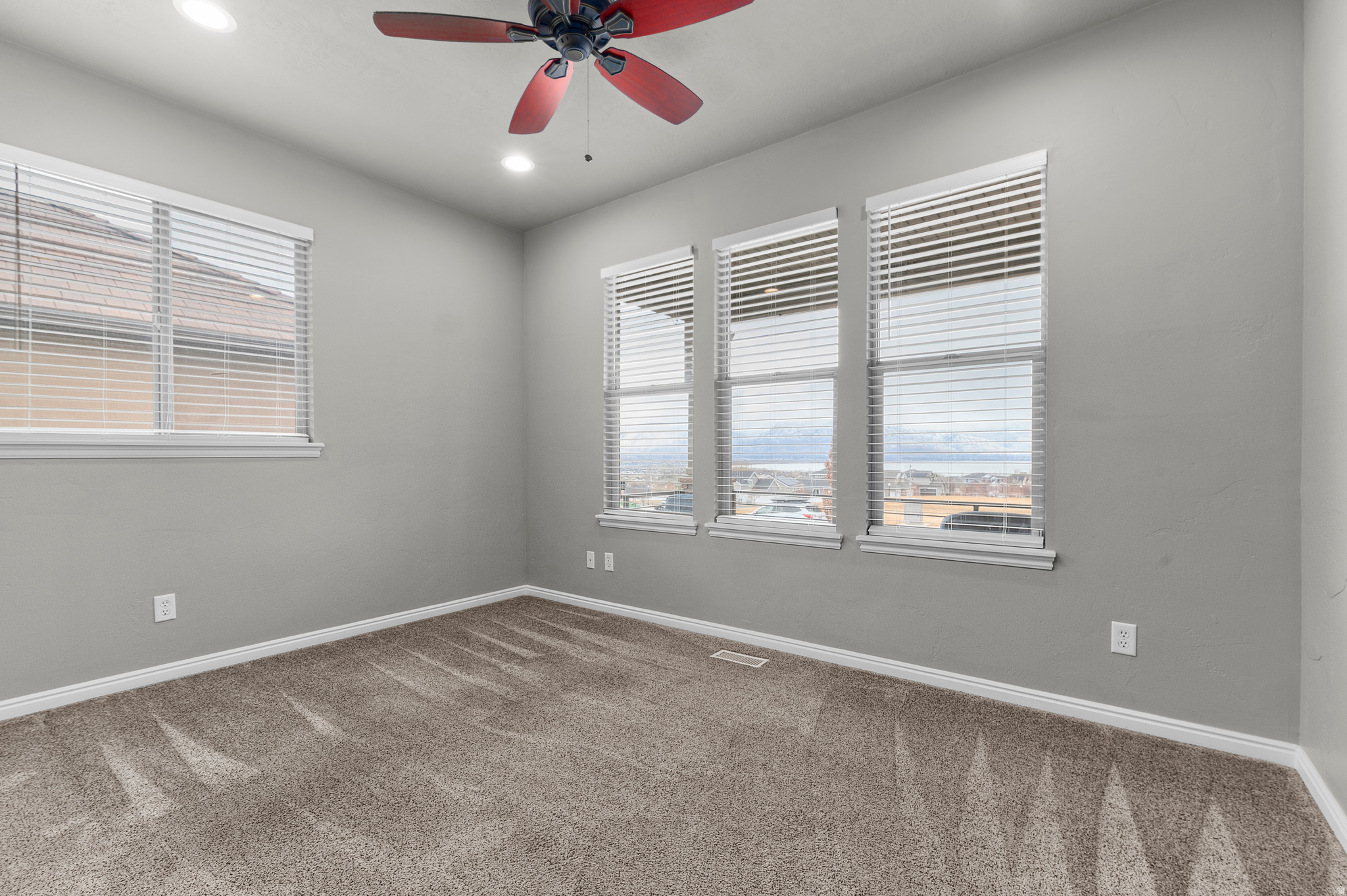 THE BENCHES - Residential