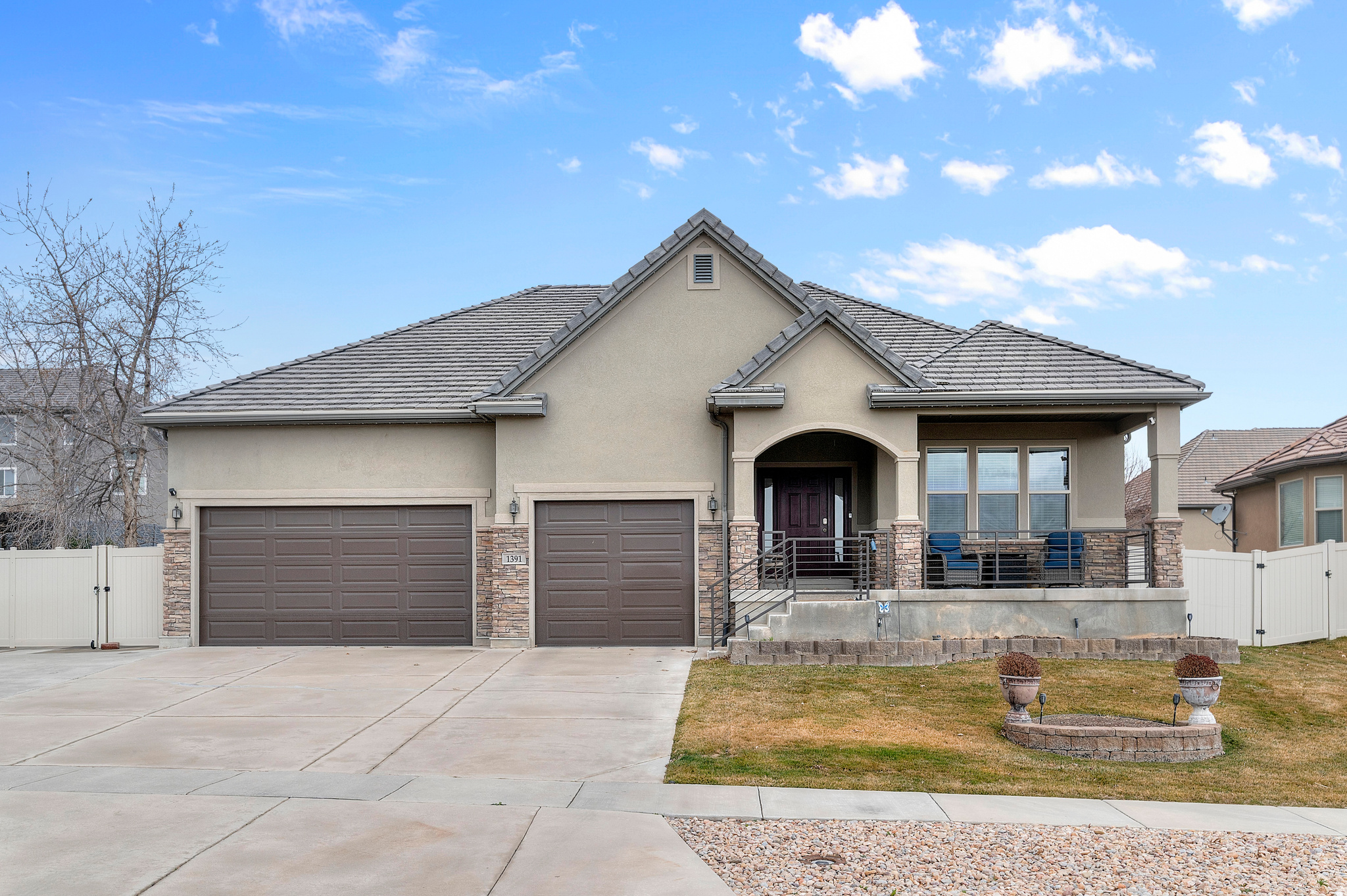 THE BENCHES - Residential