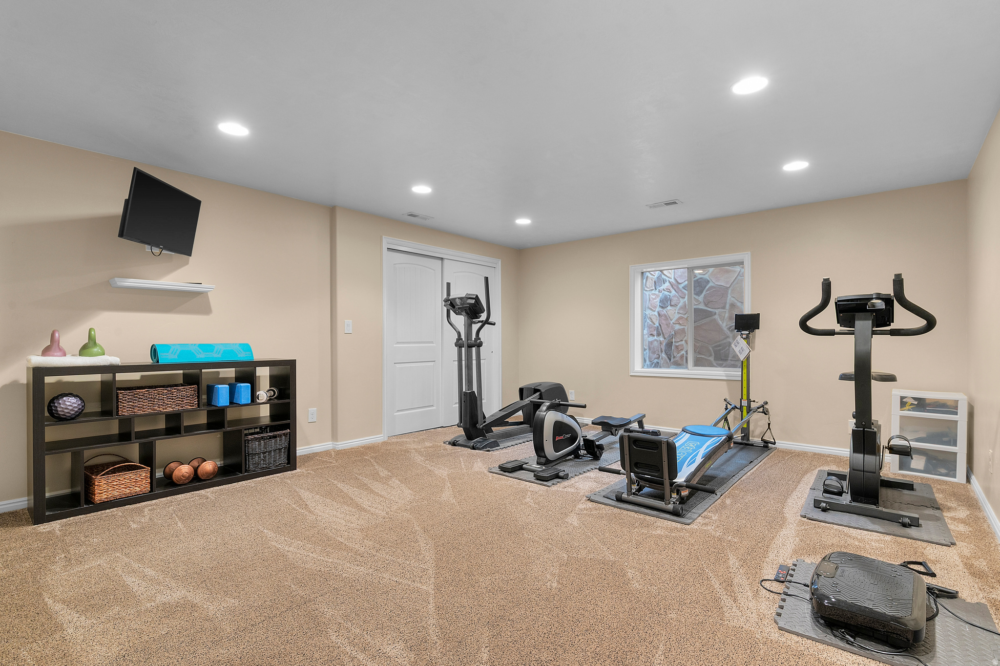 THE BENCHES - Residential