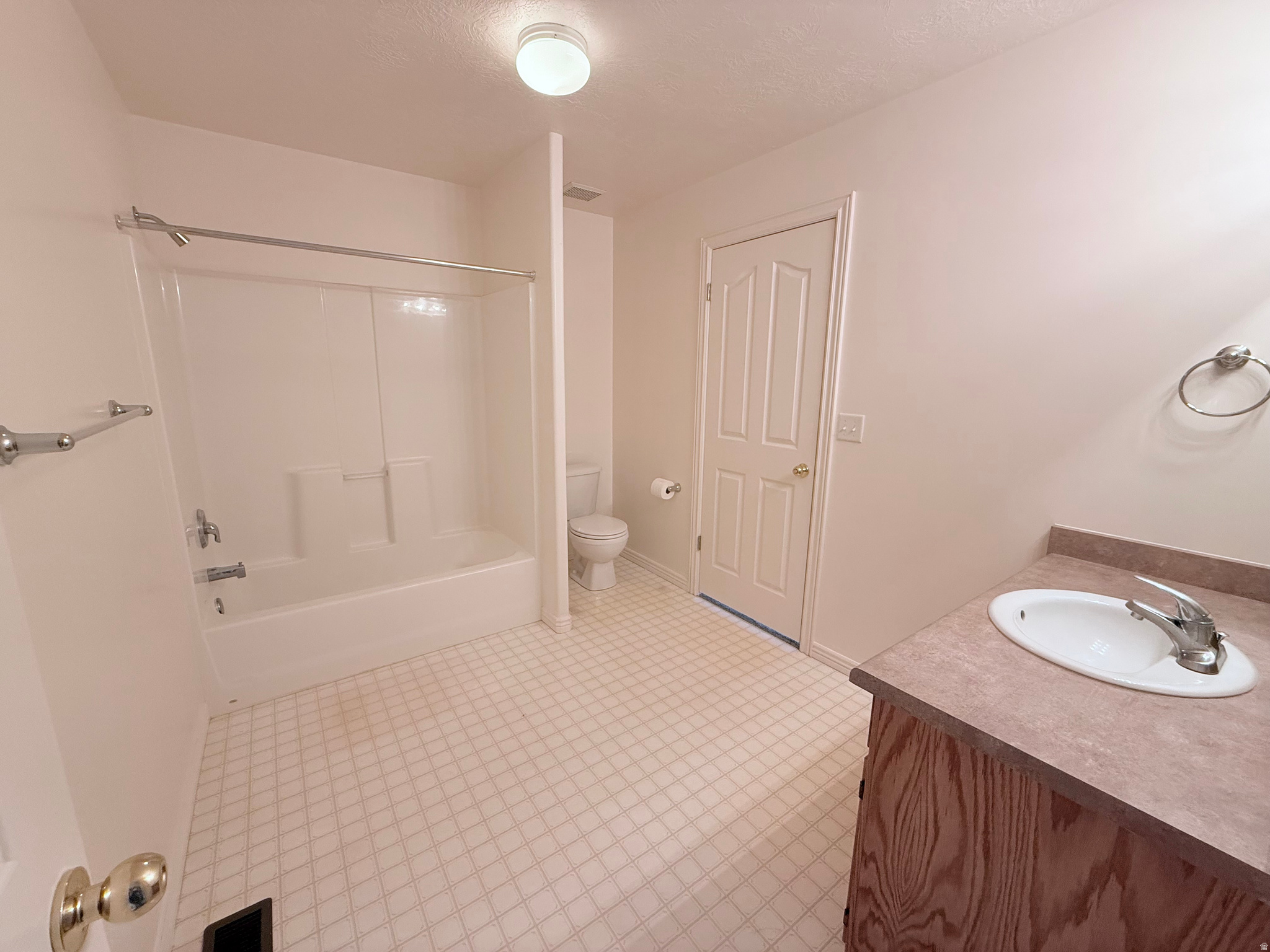 NEWTOWNE SQUARE - Residential