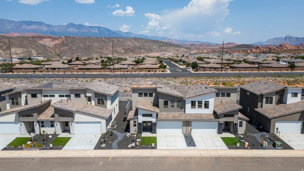 Photo of 2948 W 570 N, Hurricane, UT 84737 (MLS # 2178340)