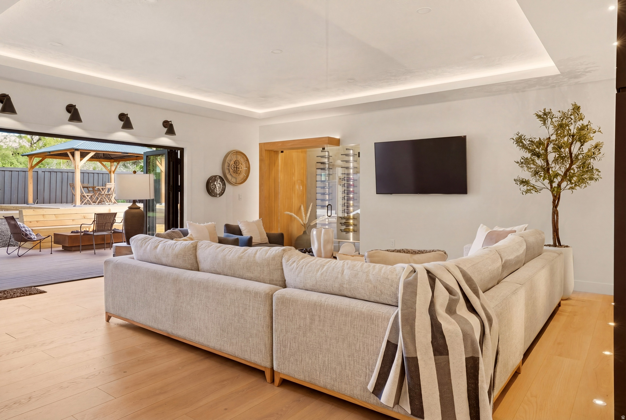 APOSHIAN SUB - Residential