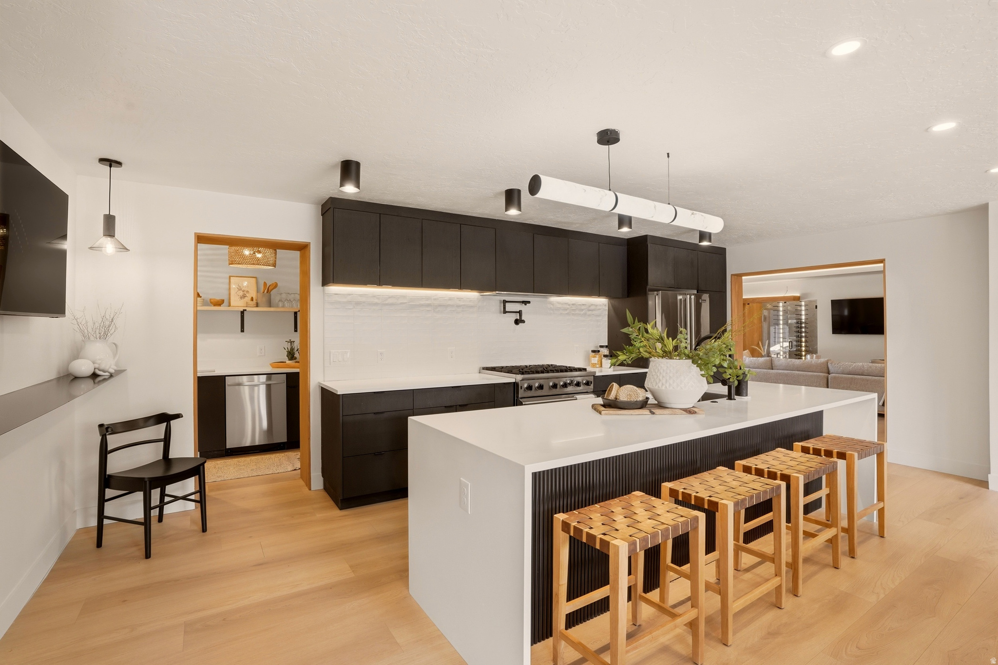 APOSHIAN SUB - Residential