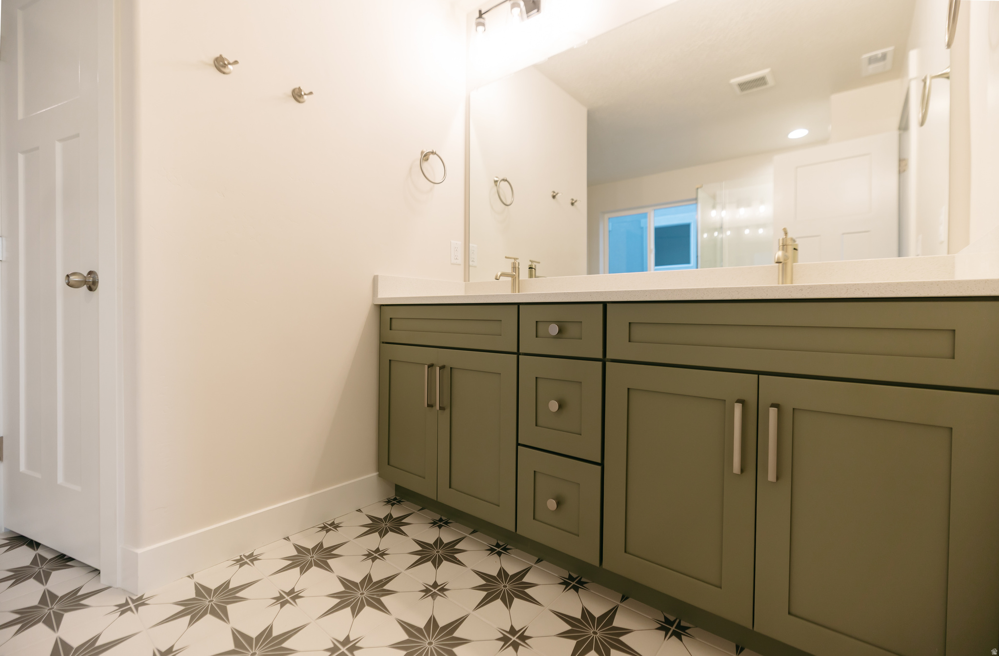 RIDGEHORNE - Residential