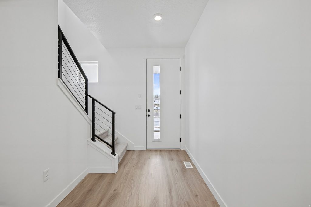 Photo of 904 W BELLSHILL DR, Murray, UT 84123 (MLS # 2140591)