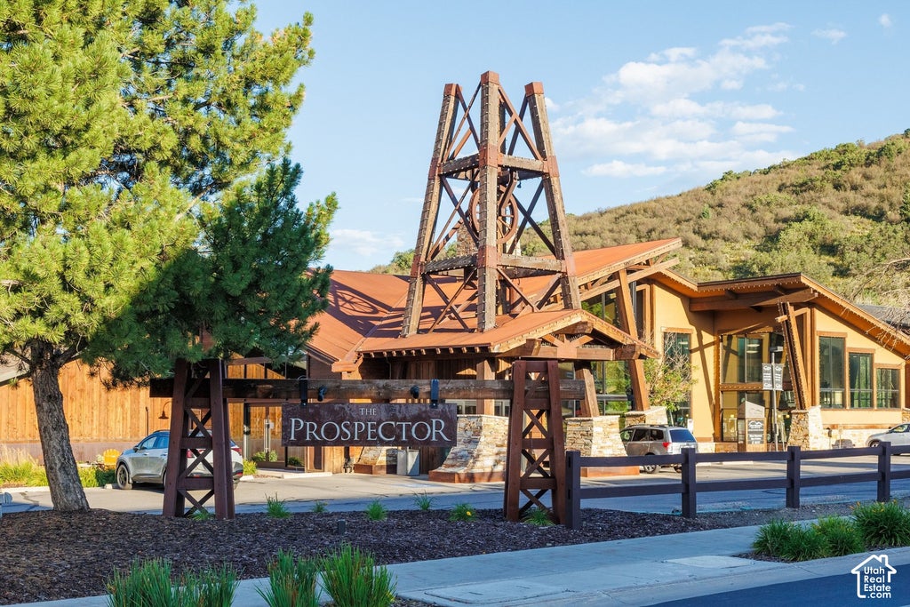 Photo of 2285 SIDEWINDER DR #725, Park City, UT 84060 (MLS # 2193516)
