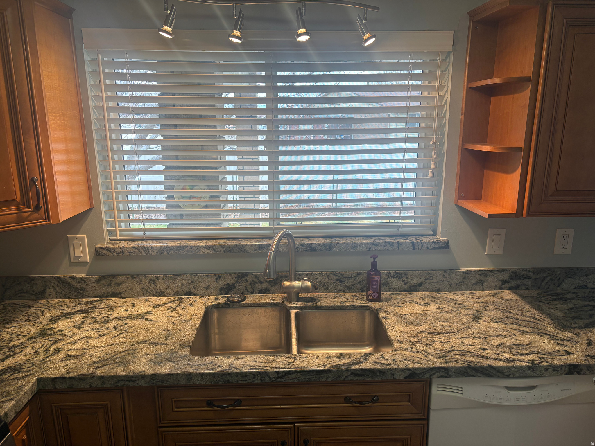 SPRING MEADOW - Residential