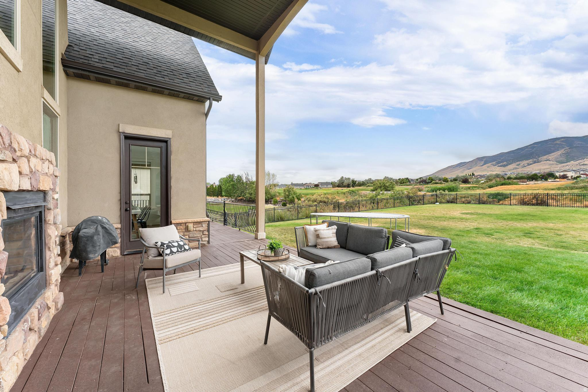 SARATOGA SPRINGS - Residential