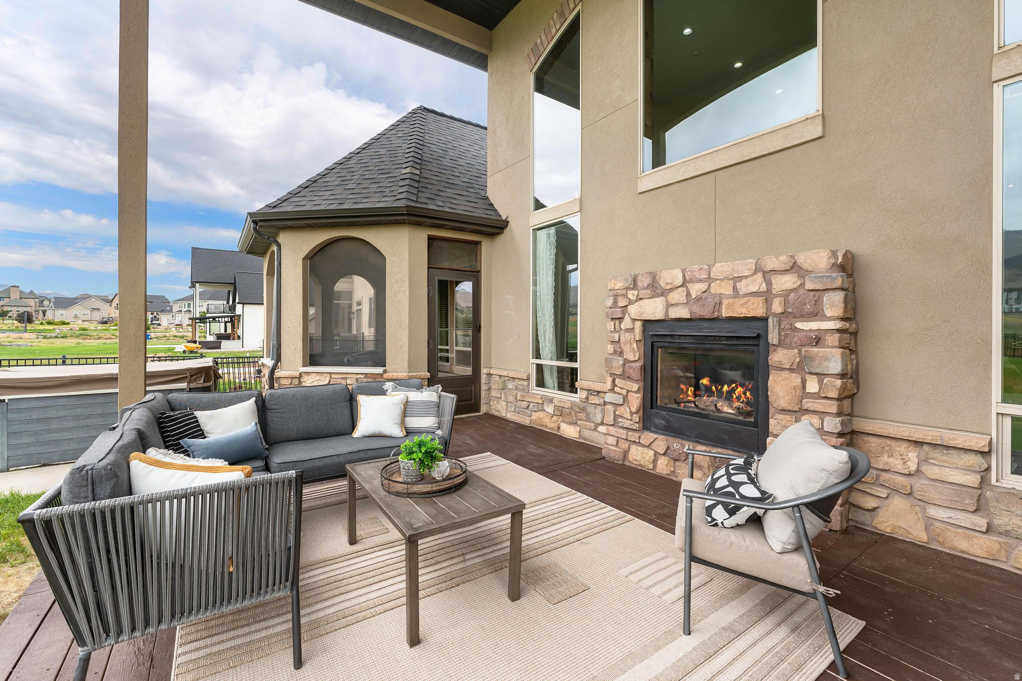 SARATOGA SPRINGS - Residential