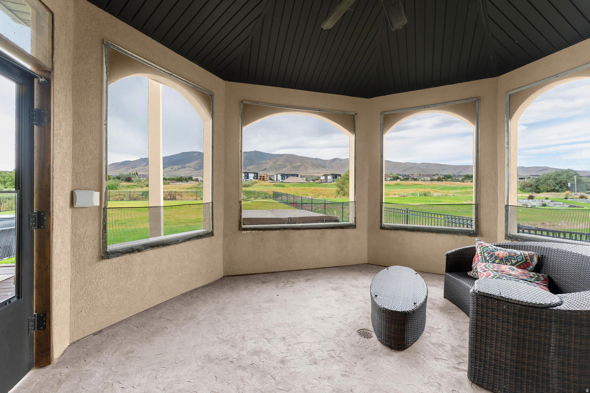 SARATOGA SPRINGS - Residential