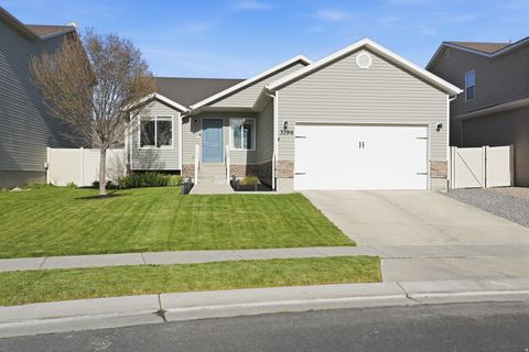 Photo of 3794 N TUMWATER LN, Eagle Mountain, UT 84005 (MLS # 2154756)