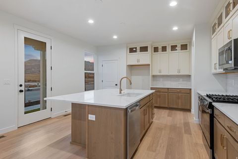 Tiny photo for 6988 W LAKE AVE, South Jordan, UT 84009 (MLS # 2121709)