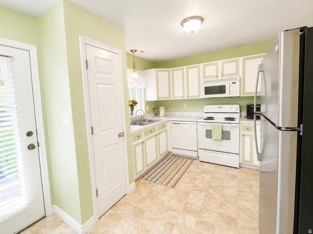 CANYON WOODS - Residential