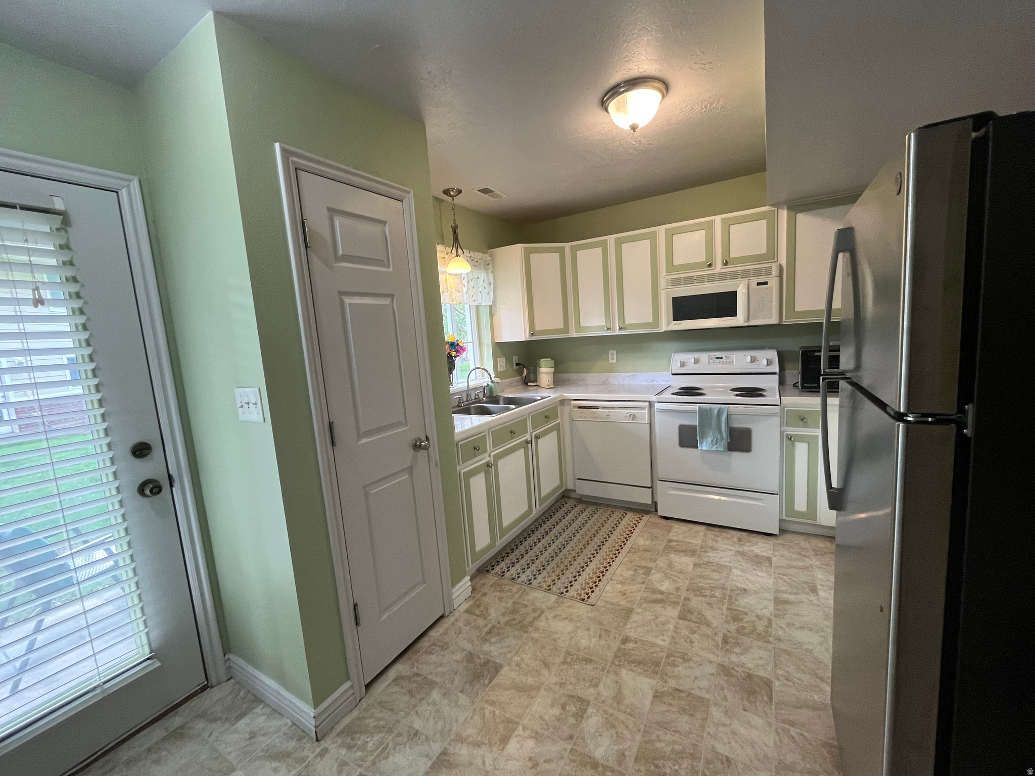 CANYON WOODS - Residential