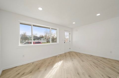 Tiny photo for 965 AMETHYST ST, Layton, UT 84041 (MLS # 2134532)