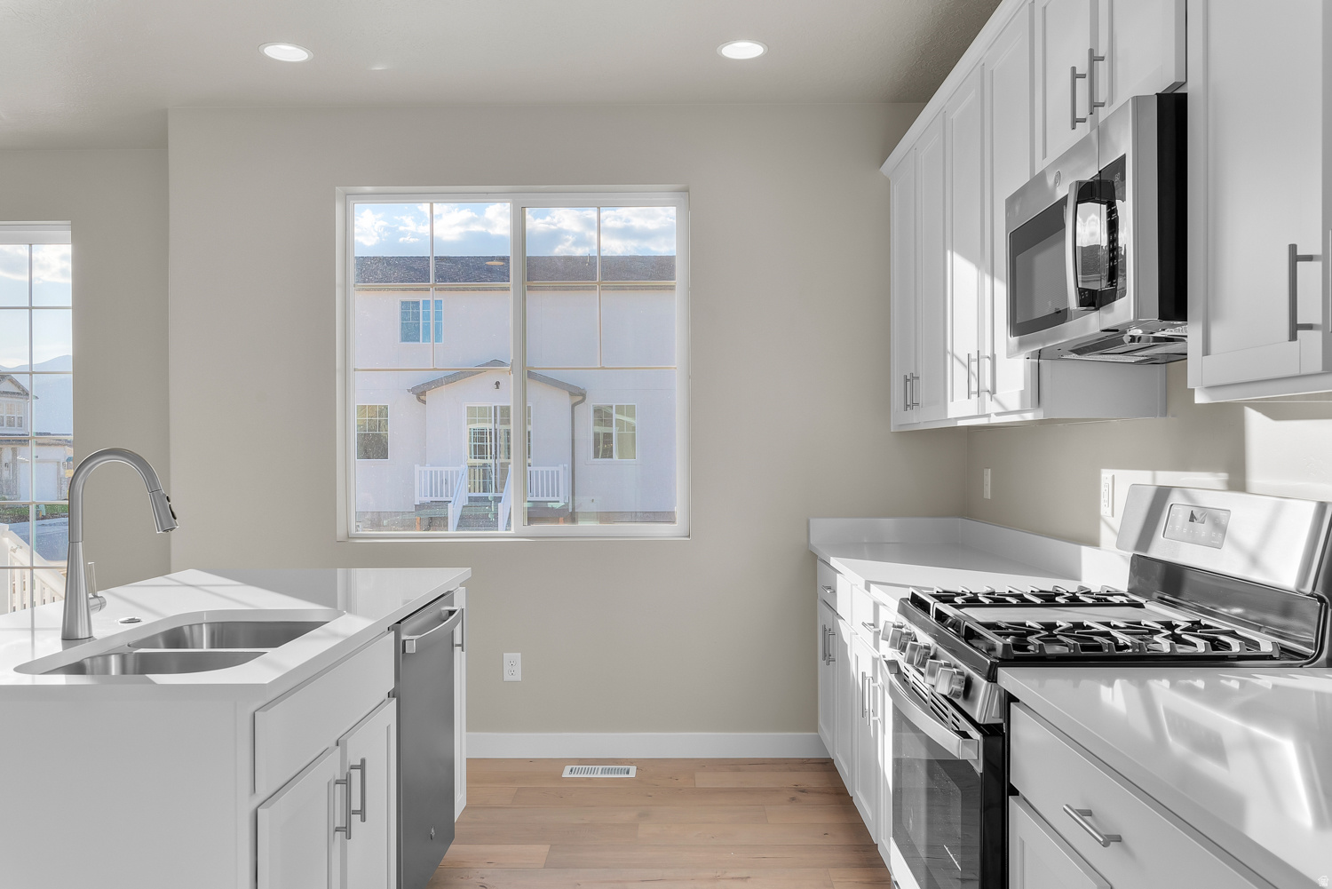 OVERLAND COLLECTION V2 217 - Residential