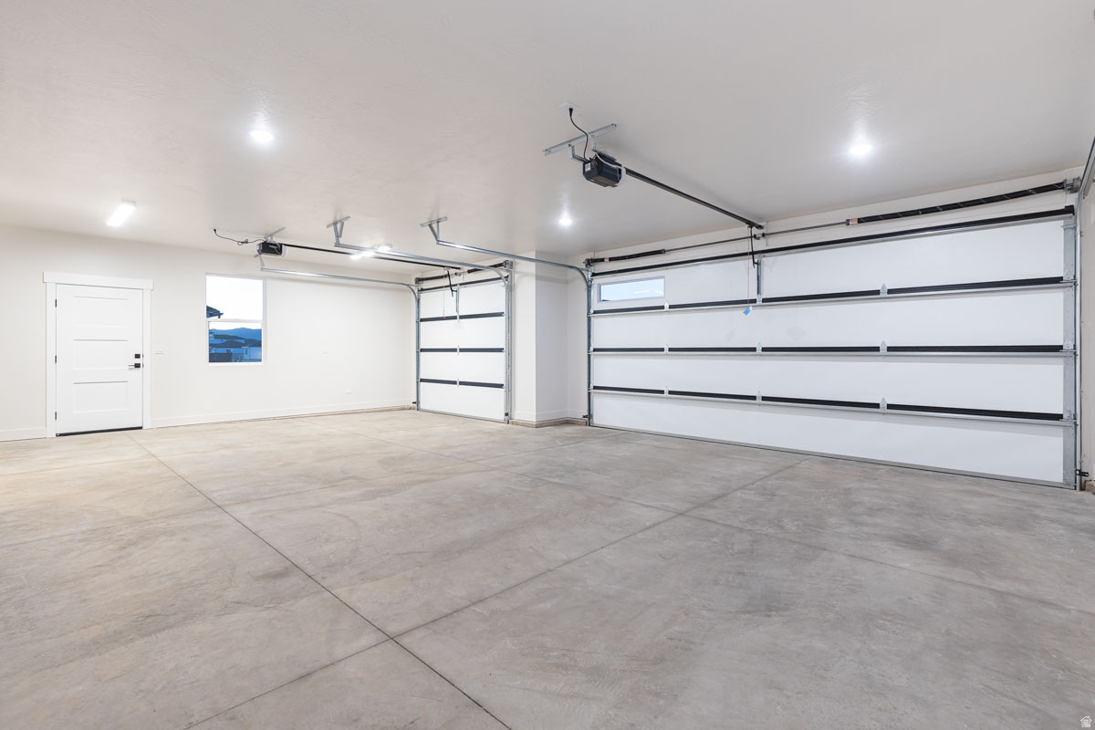 IRON WEST - Residential