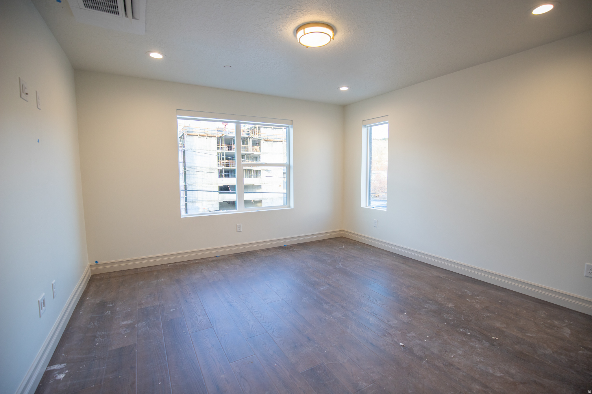 THE IRIS - Residential