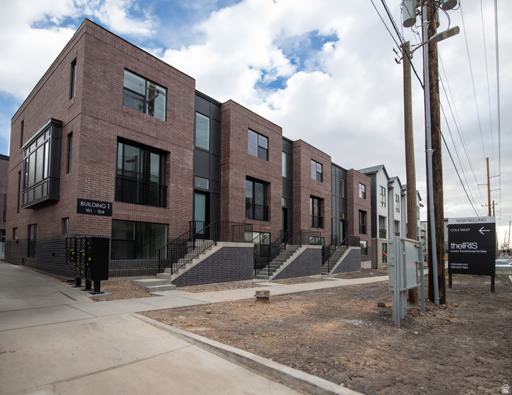 THE IRIS - Residential