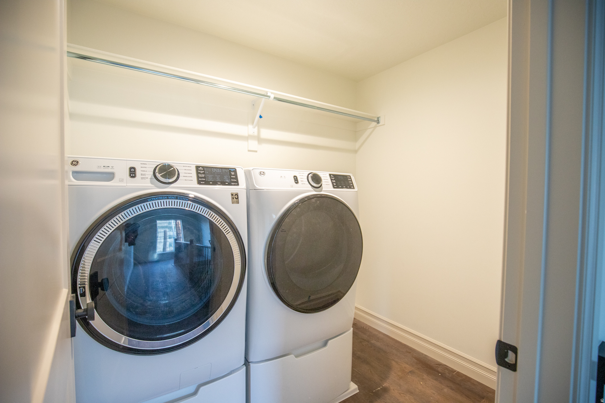 THE IRIS - Residential