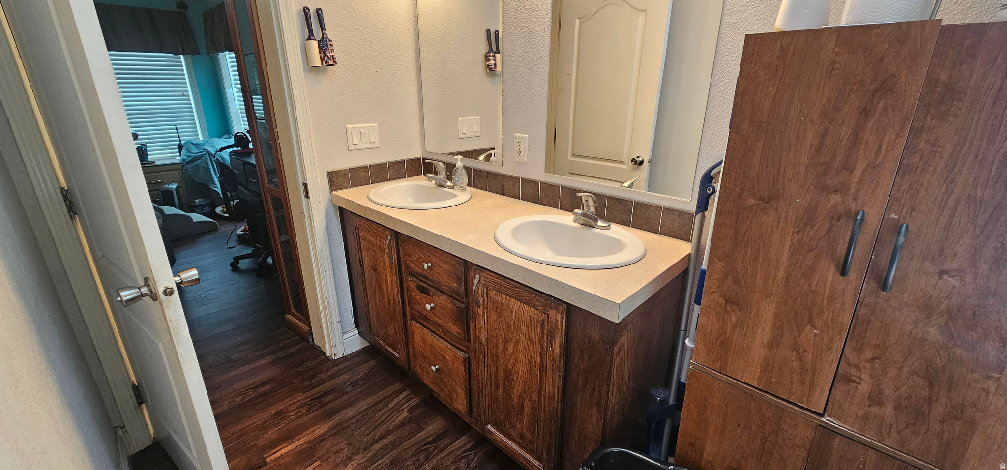 HILLVIEW VILLAGE - Residential