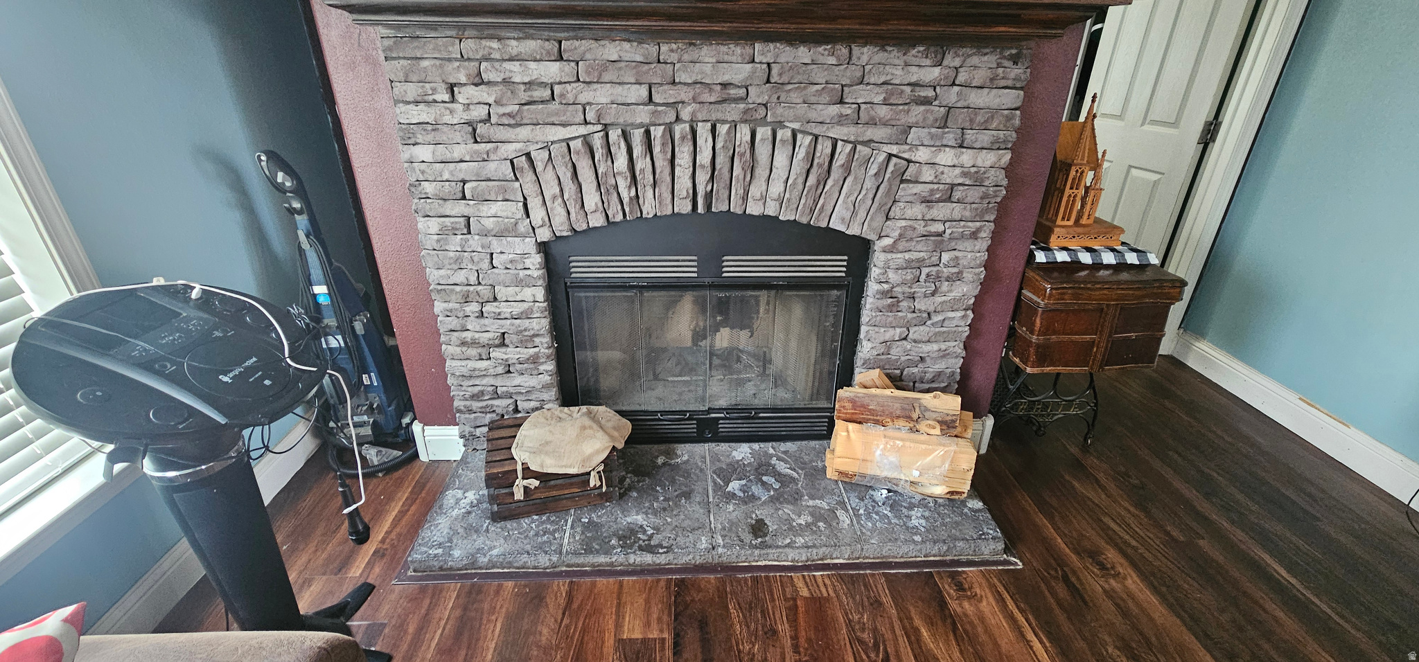 HILLVIEW VILLAGE - Residential