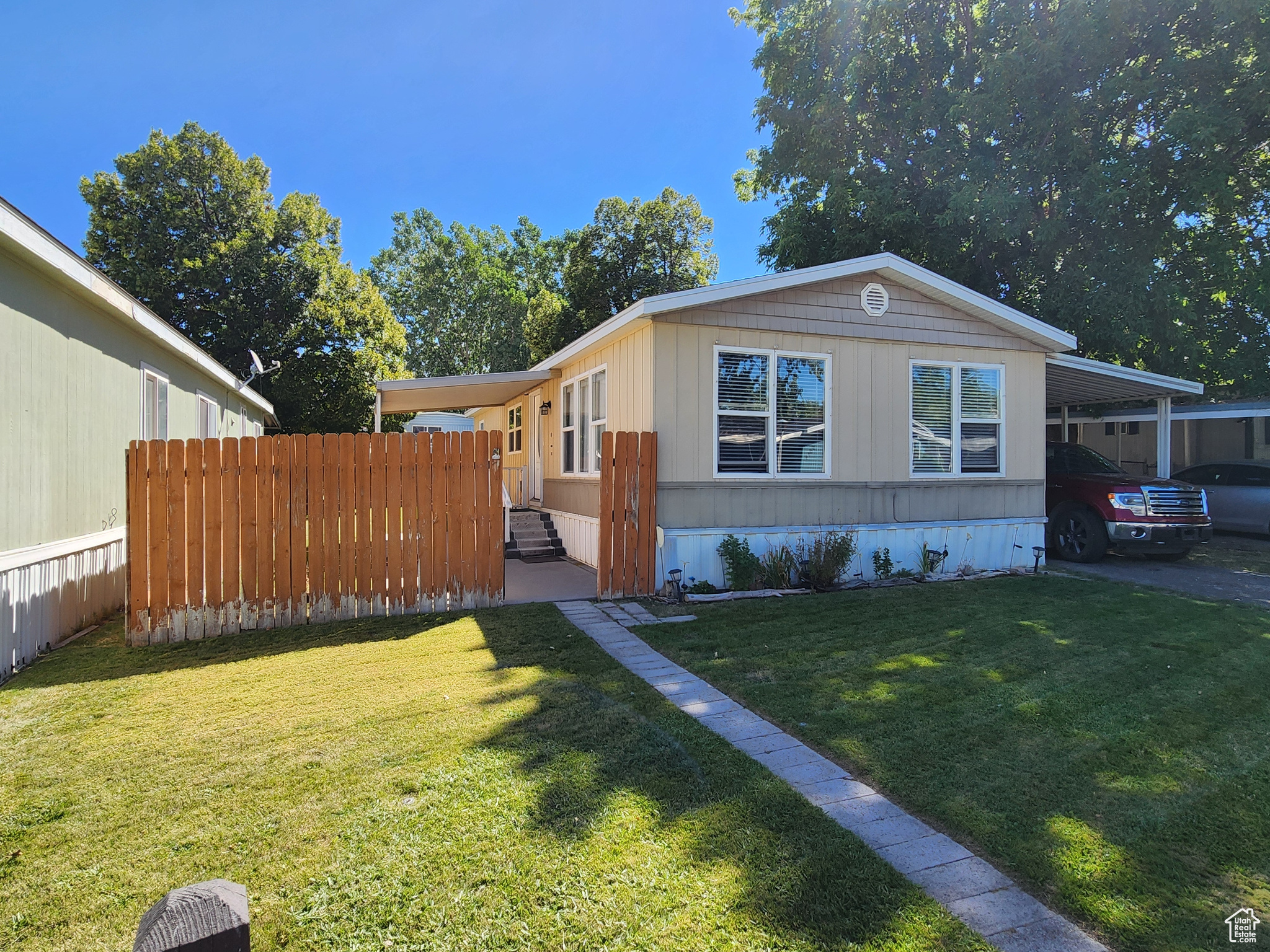 COUNTRY CLUB ESTATES - Residential