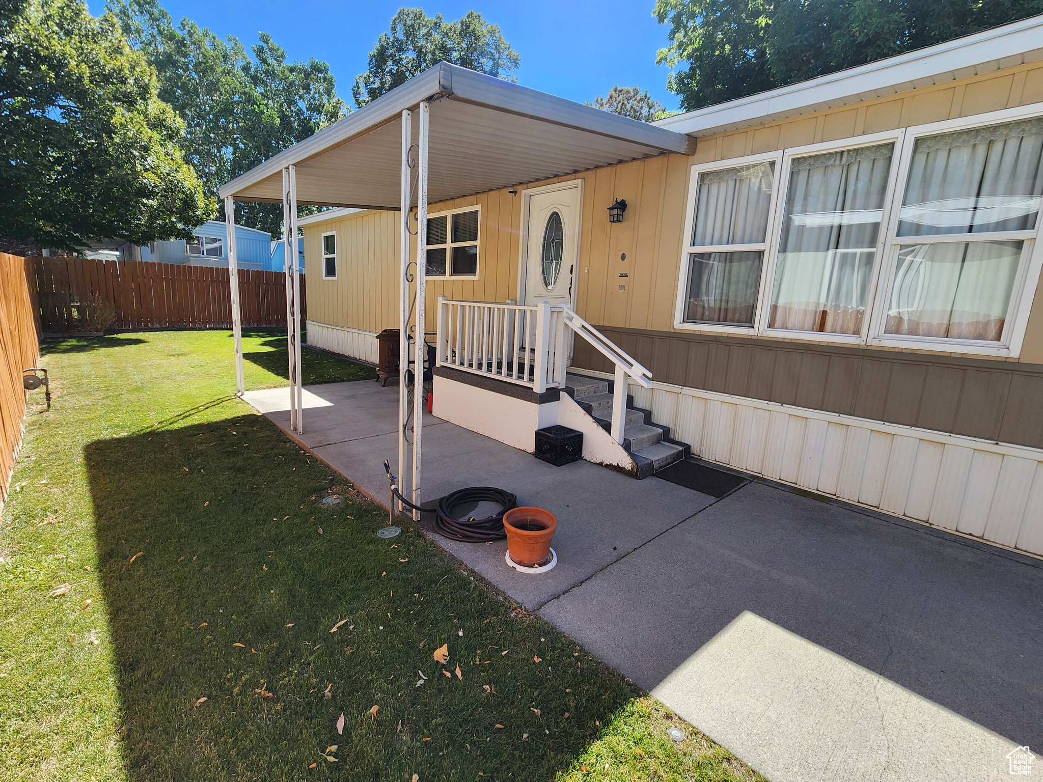 COUNTRY CLUB ESTATES - Residential