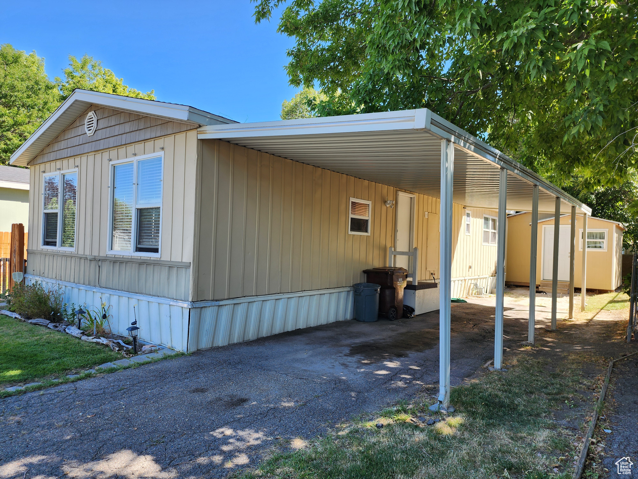 COUNTRY CLUB ESTATES - Residential