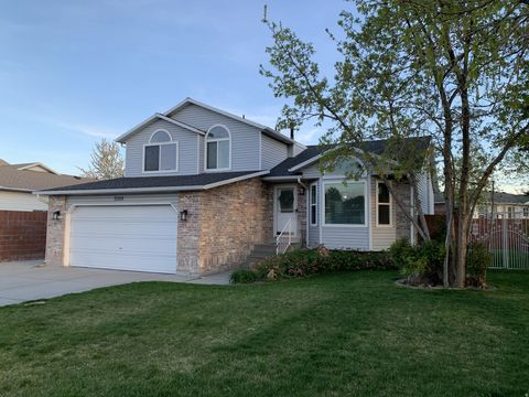 Photo of 2509 W MASONS MILE DR, Taylorsville, UT 84129 (MLS # 2151225)