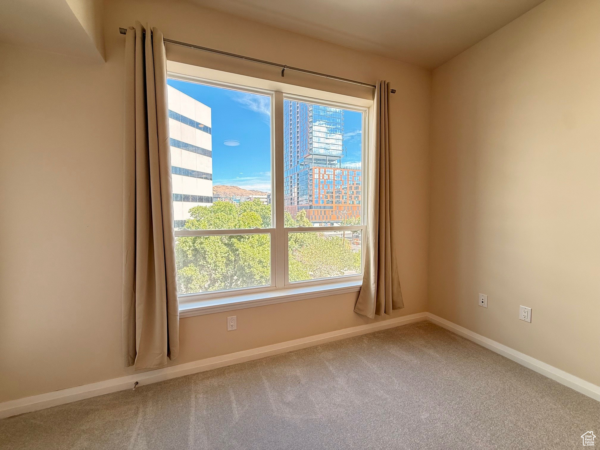 METRO CONDO - Residential