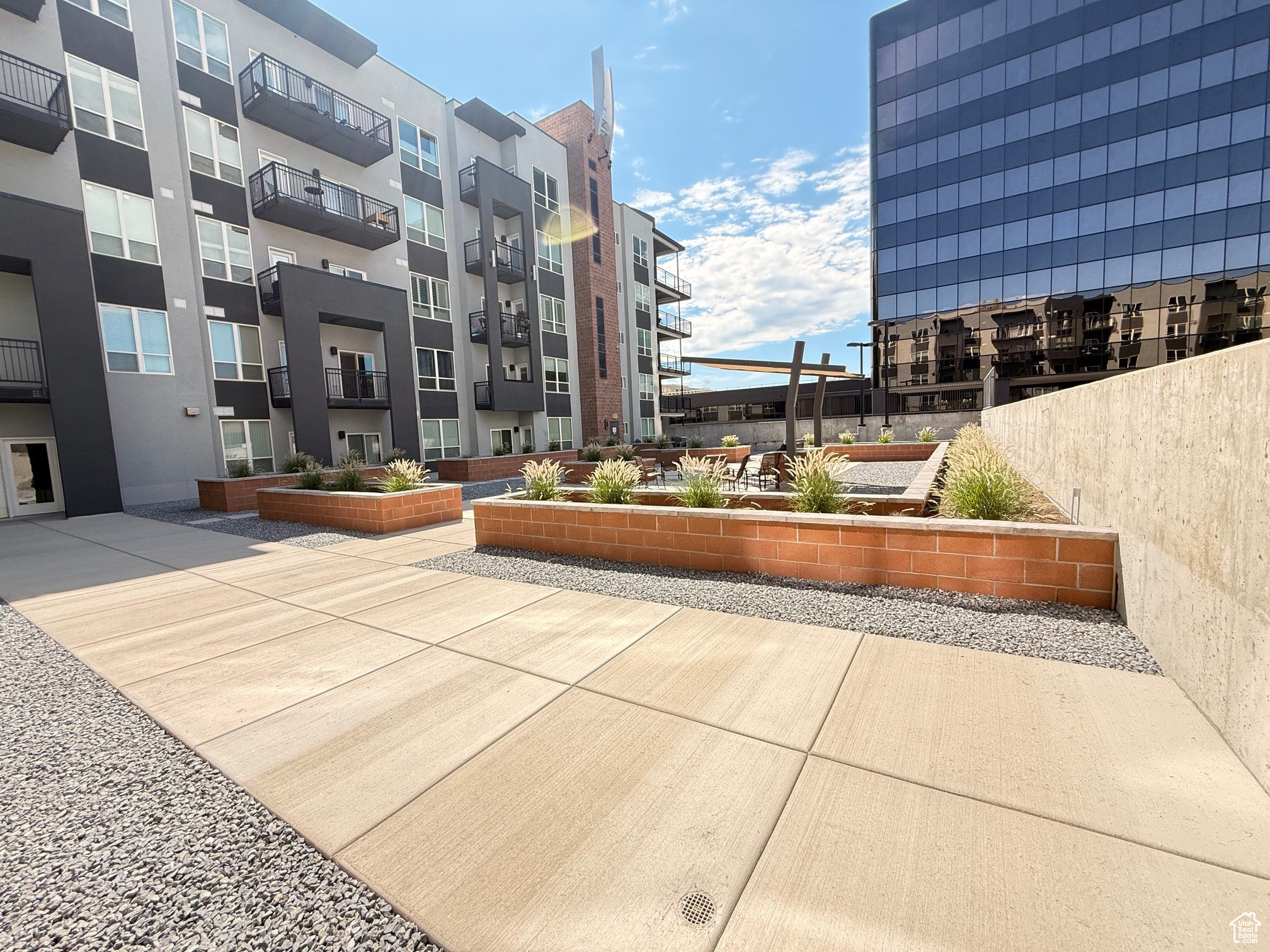 METRO CONDO - Residential