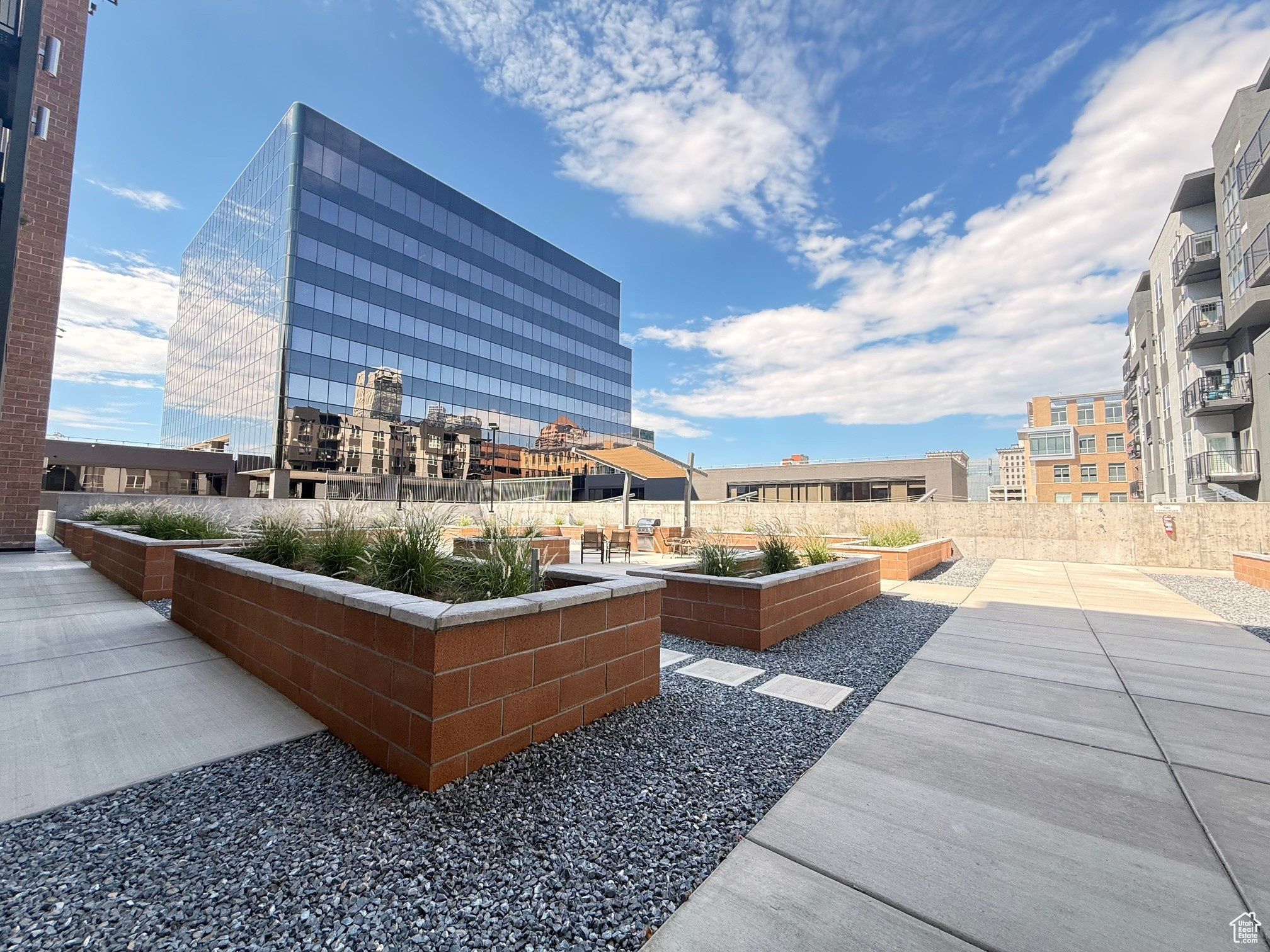 METRO CONDO - Residential