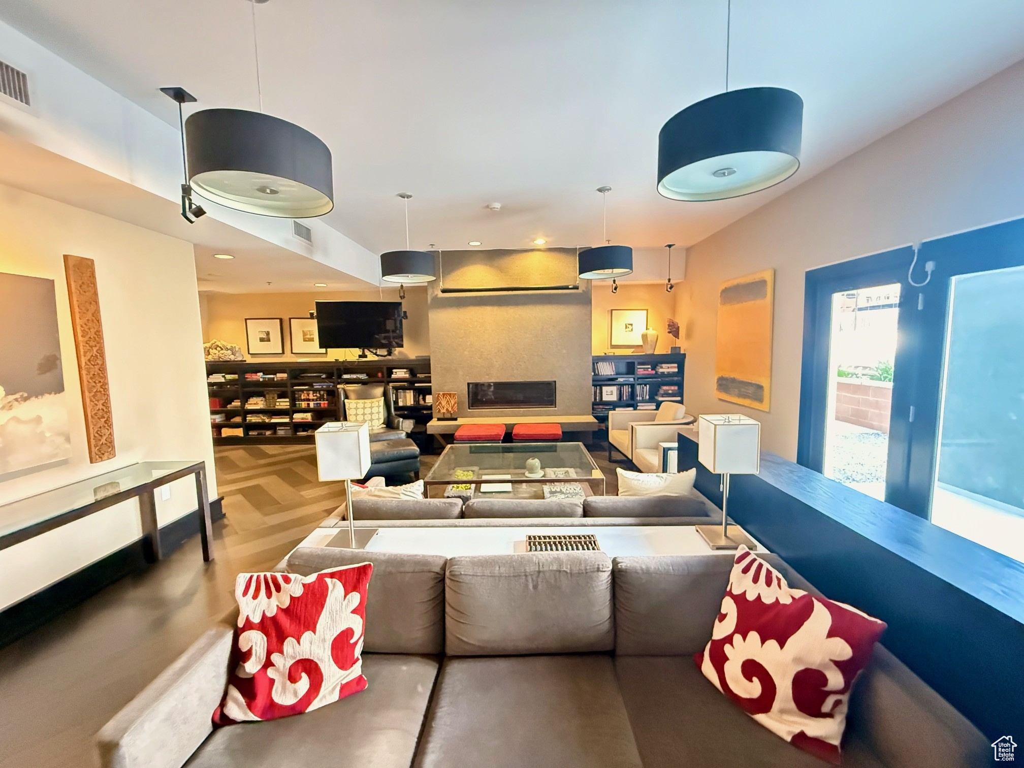 METRO CONDO - Residential