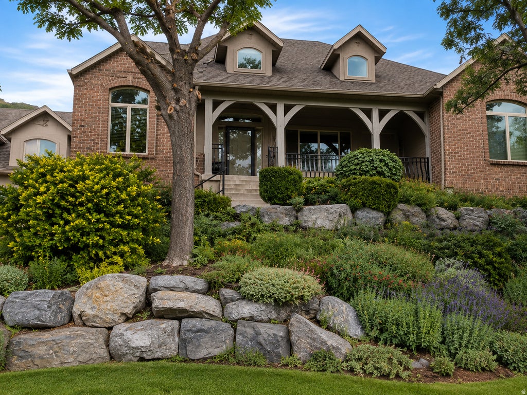 Photo of 8994 S FOREST CIR, Cedar Hills, UT 84062 (MLS # 2185735)