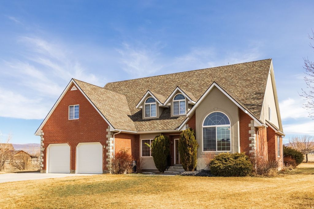 Photo of 3193 S SOUTHFIELD RD W, Daniel, UT 84032 (MLS # 2140455)