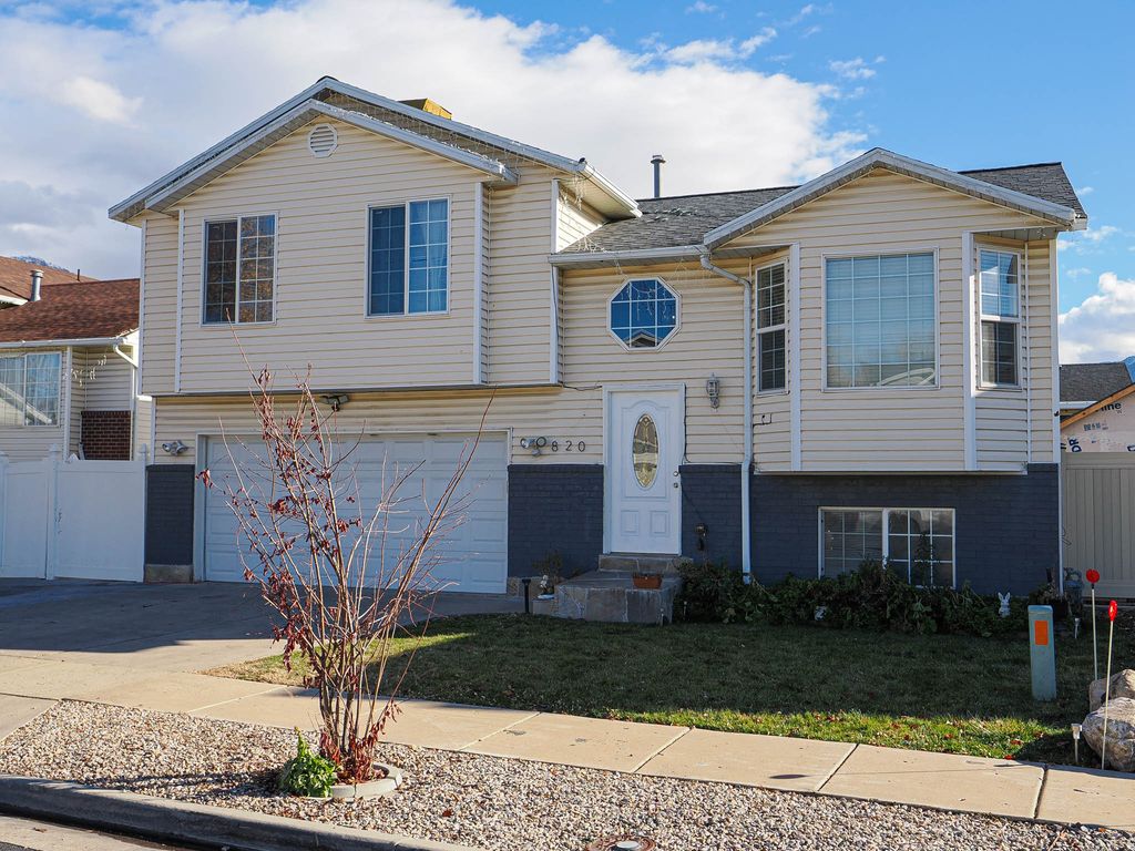 Photo of 820 S WILDFLOWER CIR, Ogden, UT 84404 (MLS # 2132836)