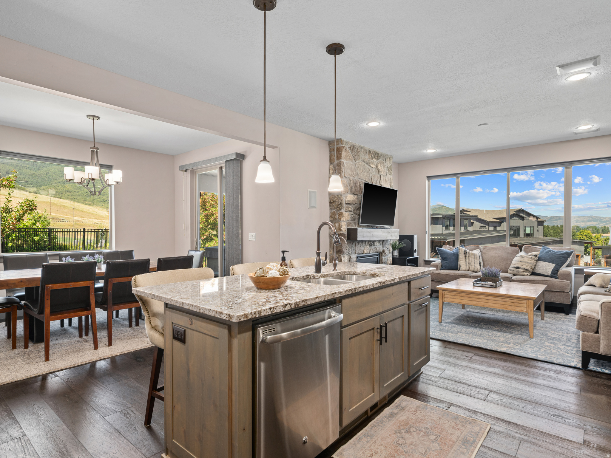 EDGEWATER - Residential