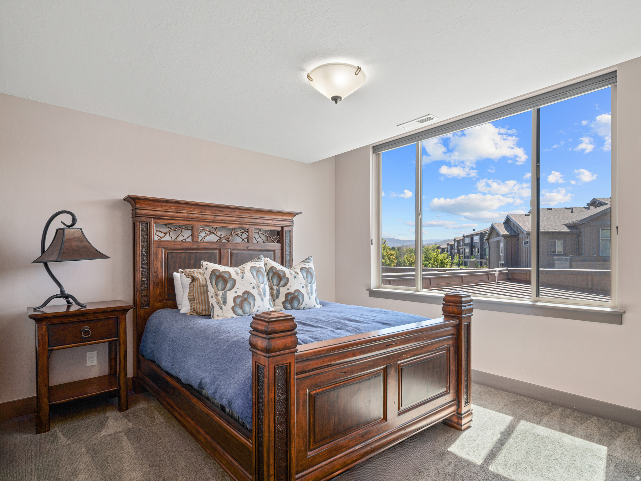EDGEWATER - Residential