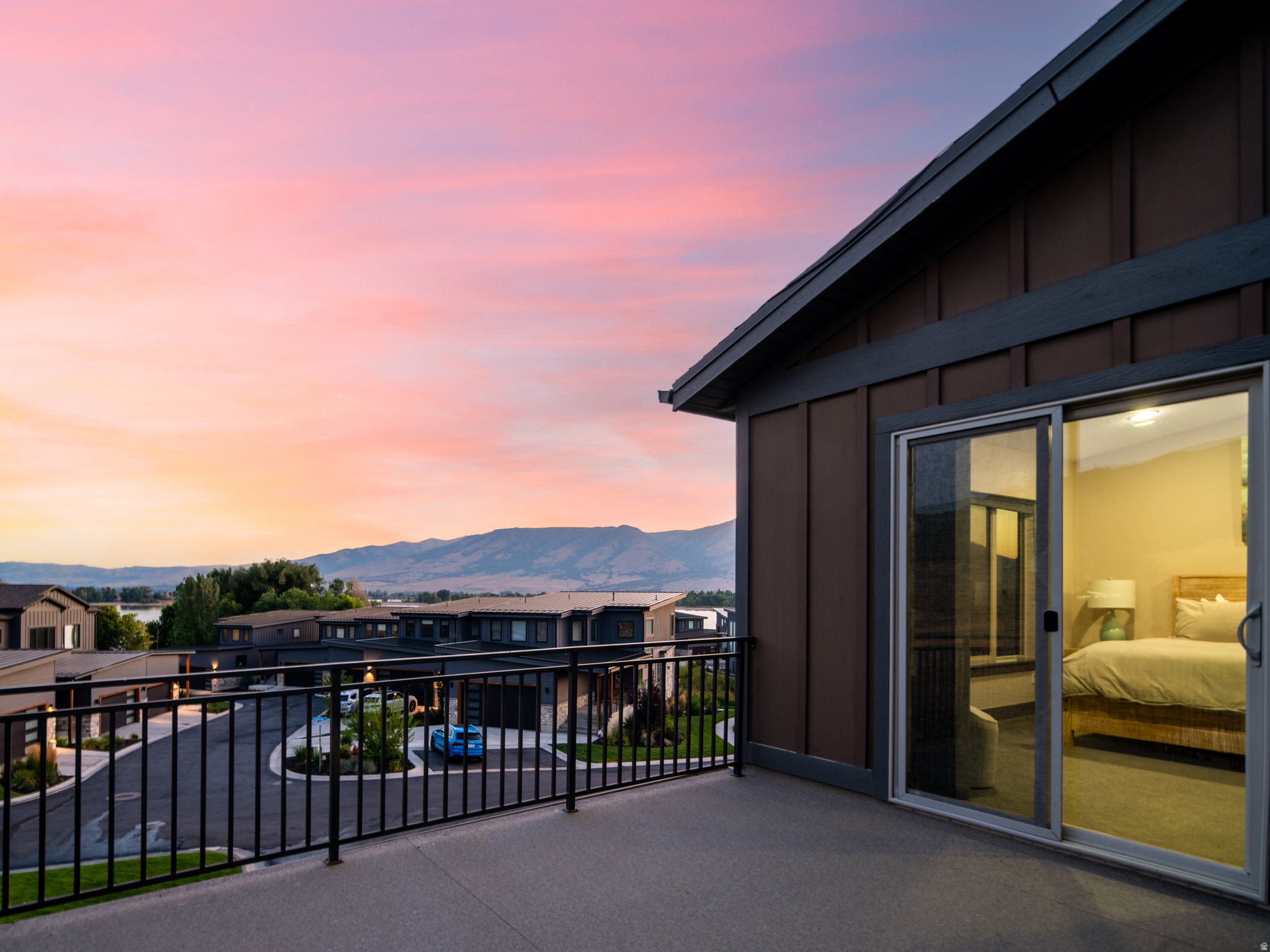 EDGEWATER - Residential