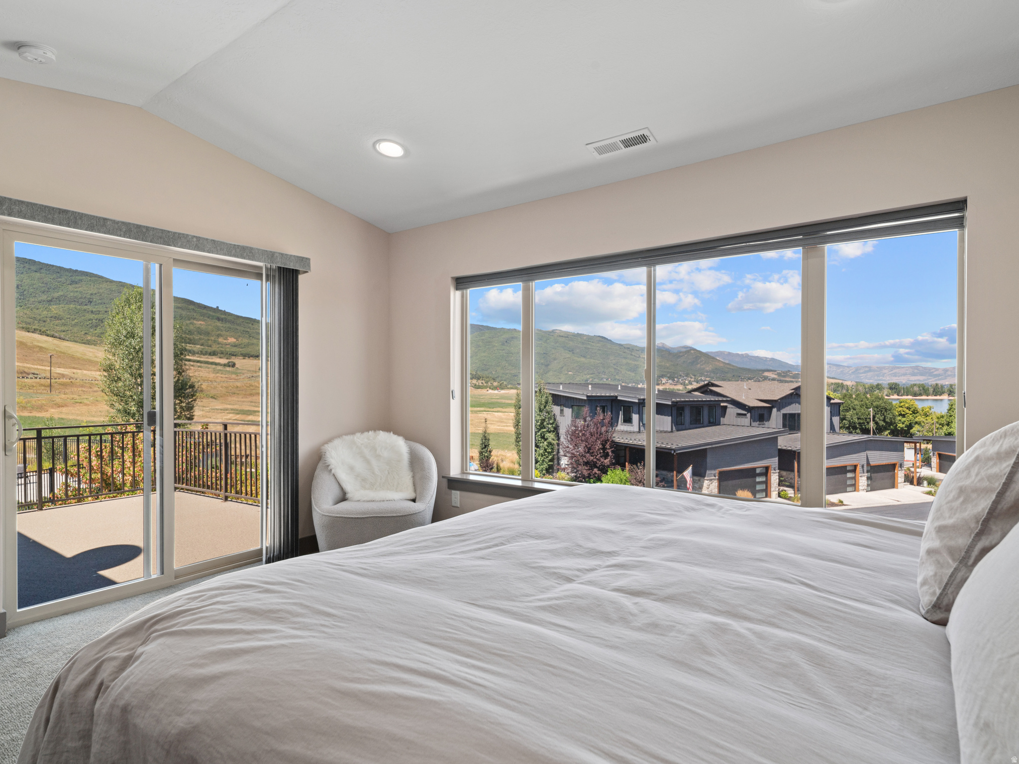 EDGEWATER - Residential